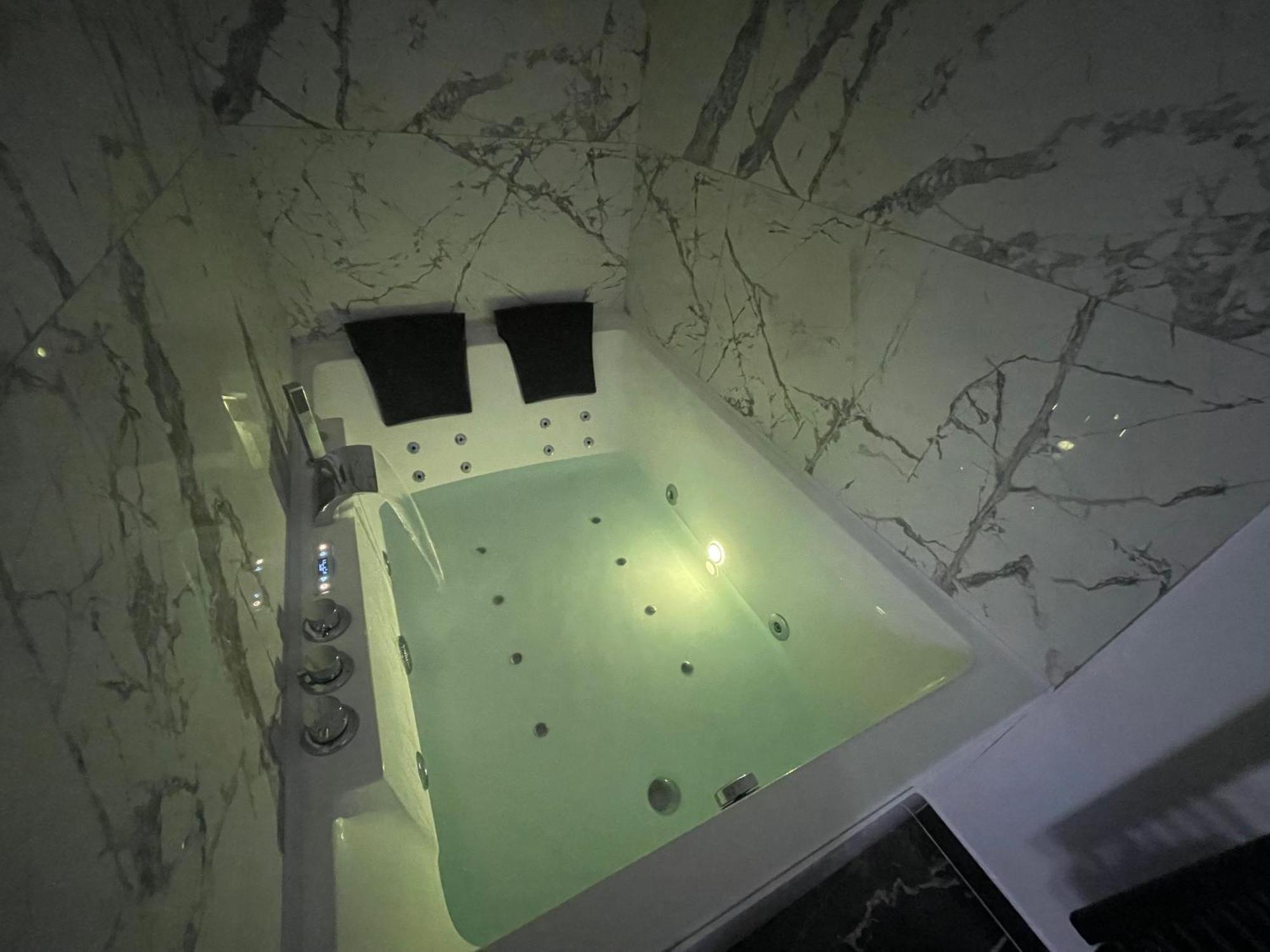 Appartement Le Cocon Balneo à Sens Extérieur photo